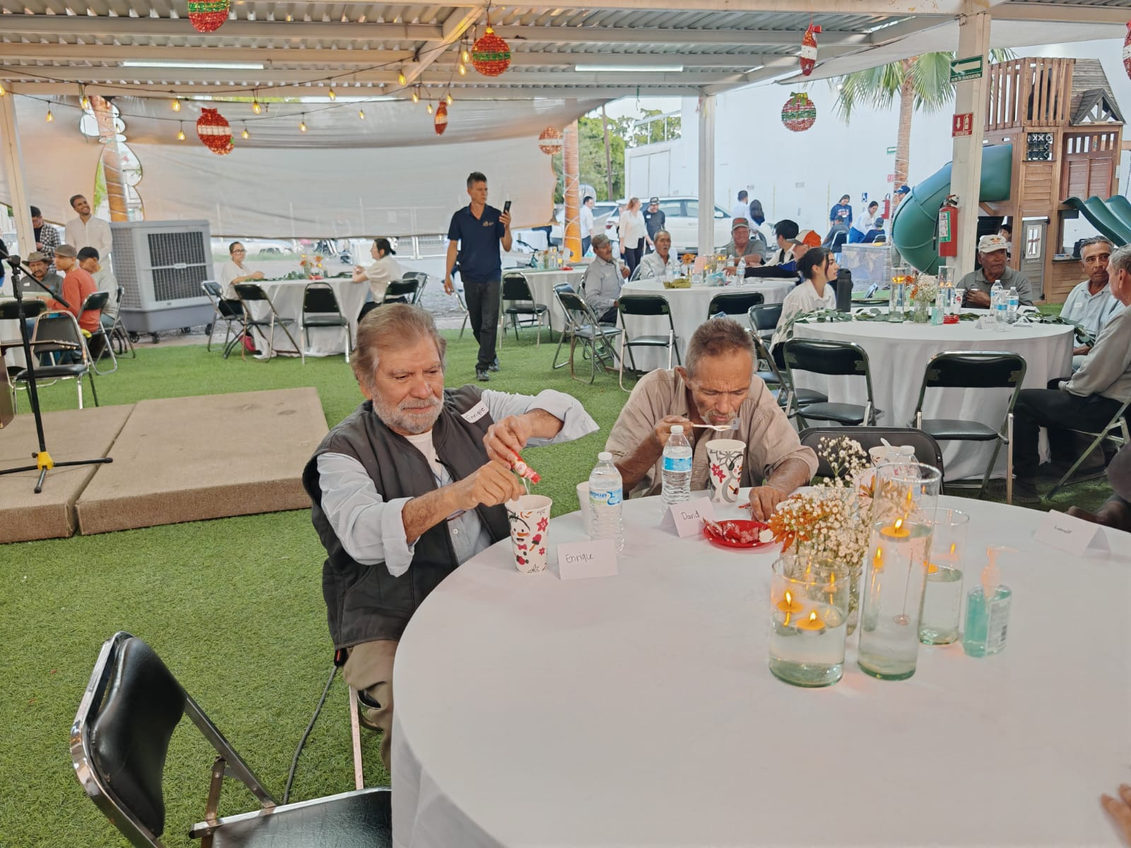 Familias compartiendo